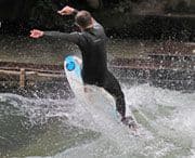 Eisbachwelle Riversurfen Riverboard