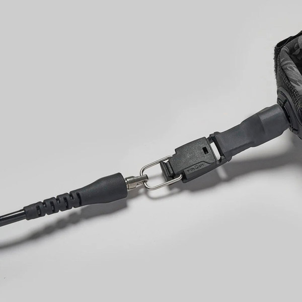 magnet surfboard leash selbstloesend kupplung detail