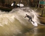 Nachtsurfen Surfwelle Augsburg
